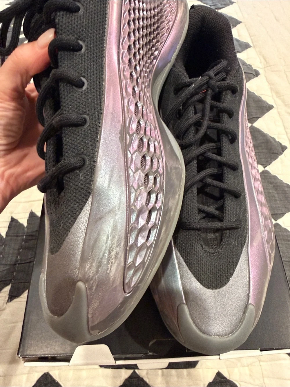 Men’s A.E. 1 basketball shoes, size 9